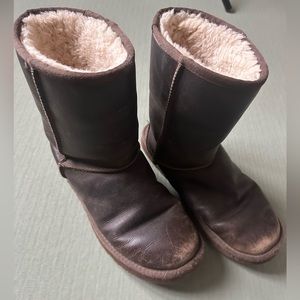 Ugg boots classic mid boot brown size 8 good used condition